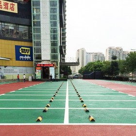 黔西南地區(qū)彩色透水混凝土路面  廠家生產(chǎn)地坪漆銷售  透水地坪生產(chǎn)廠家 送貨到工地