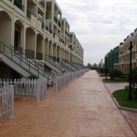 廣漢市 彩色壓花地平 壓印混凝土廠家 彩色壓模路面 彩色壓?；炷翉S家 免費輔導(dǎo)